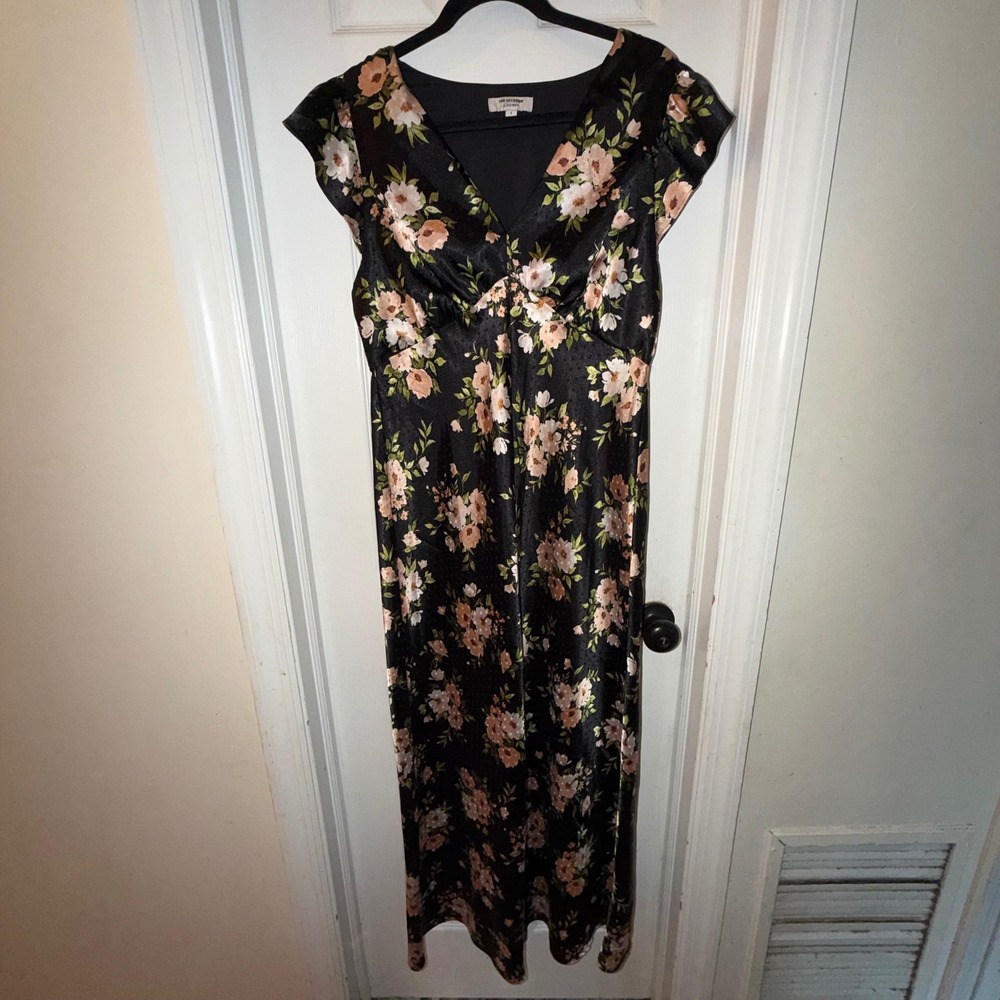 Old Navy The Occasion Floral Satin Maxi Dress Size 1 Black Pink Flutter Sleeve